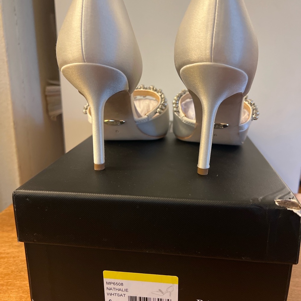 Badgley Mischka “Nathalie” White Satin Embellished Pumps – Size 6 (New in Box) - Picture 3 of 5